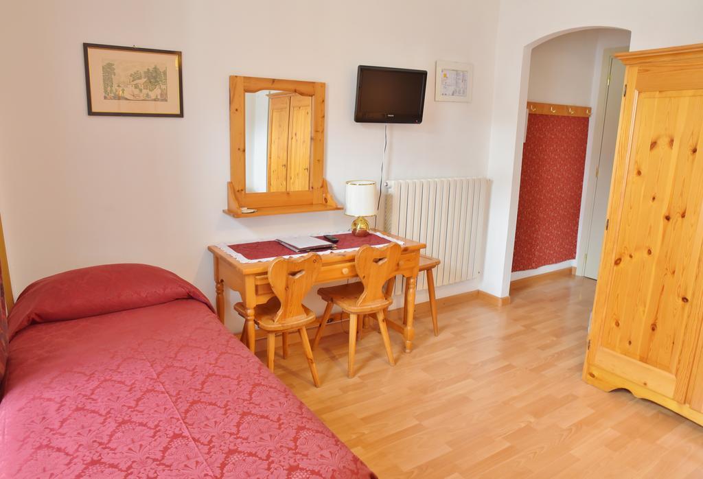 Hotel Regina Cortina dʼAmpezzo Værelse billede