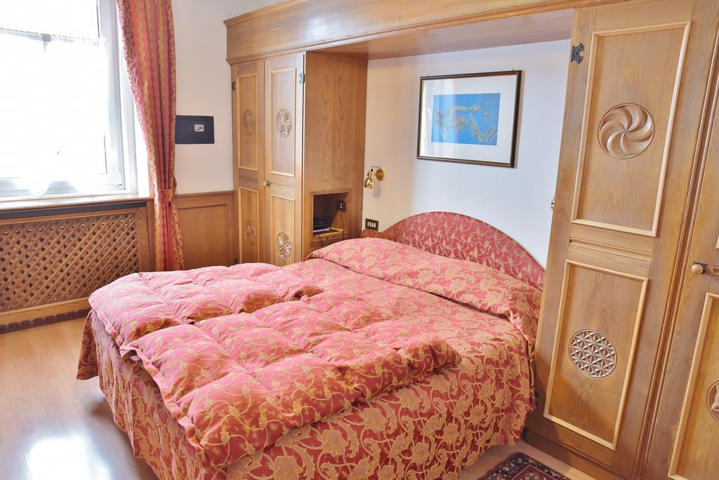 Hotel Regina Cortina dʼAmpezzo Værelse billede